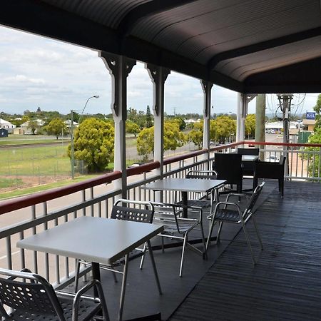 Royal Gatton Hotel Exterior foto